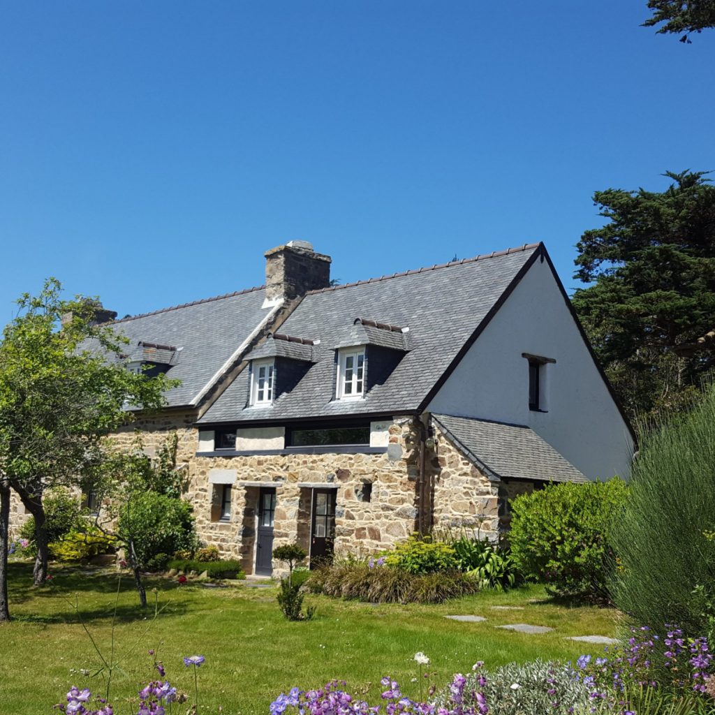 Another stunning job completed with SSQ Riverstone Phyllite, using traditional French workmanship, that perfectly matches with the natural stone facades of the cultural region in the West of France.