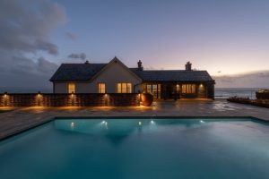 Stunning Baggy Cottage extension at dusk